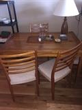 KITCHEN TABLE WITH 4 CHAIRS
