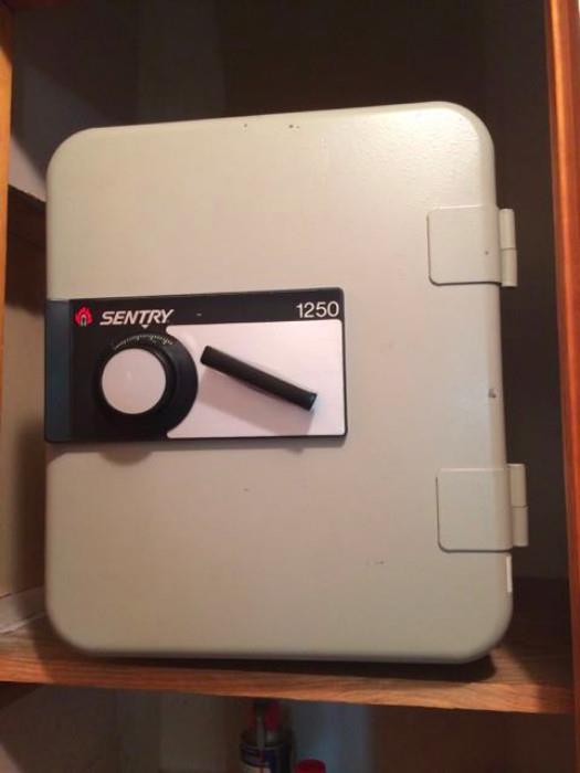 Sentry 1250 safe with combination 