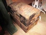 ANTIQUE TRUNK