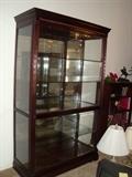 Sliding door display cabinet