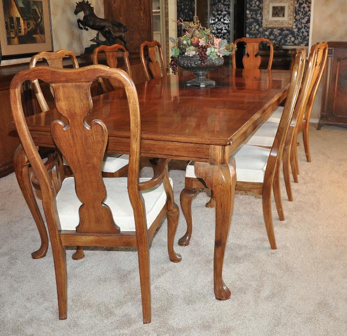Elegant Thomasville dining room suite in immaculate condition with 6 side chairs and 2 arm chairs - chairs have very comfortable ivory covered seats.