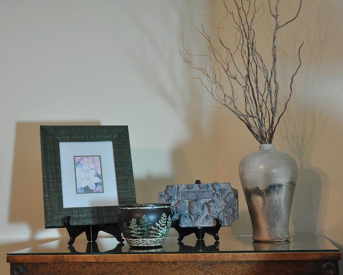 Decorative items on the Bassett dresser