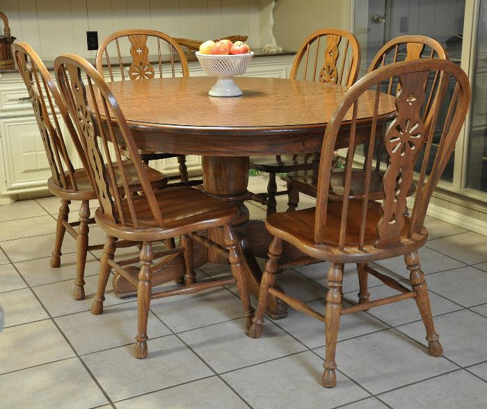Tell City dining set with 6 side chairs and a leaf - also excellent condition