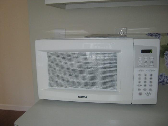 Kenmore 1100 watt microwave oven