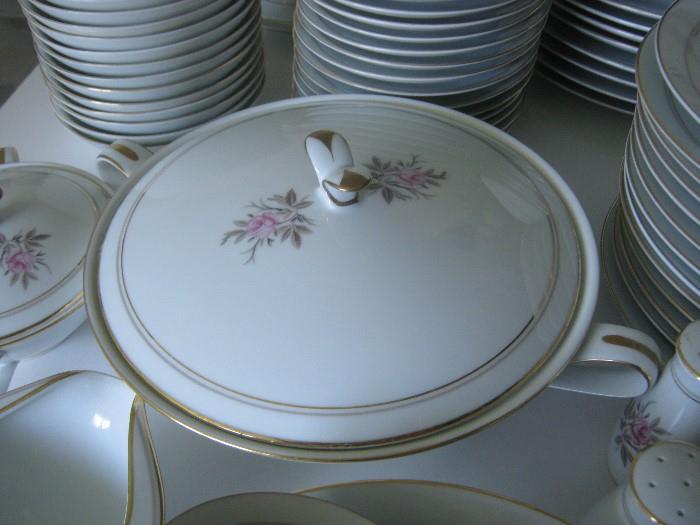 a close-up of the Noritake Daryl pattern -- all pieces in "like new" condition
