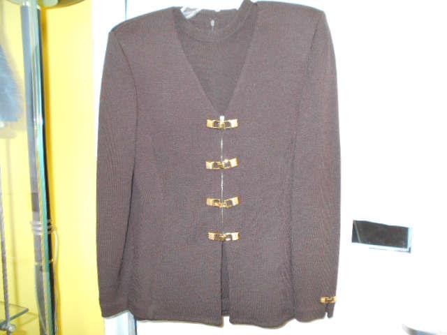 WONDERFUL ST JOHN BROWN SUIT  NWT  1200 RETAIL   yours  for $200   BE PREPARED TO LOOK GREAT    THIS IS A SIZE 6