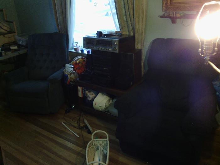 both recliners work as does the stereo equipment 