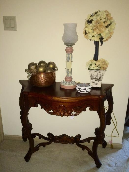 LOVELY NEO CLASSICAL STYLE TABLE + MISC. DECOR