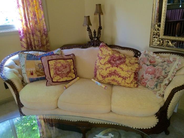 NEW ORLEANS STYLE VINTAGE PARLOR SETTEE/COUCH