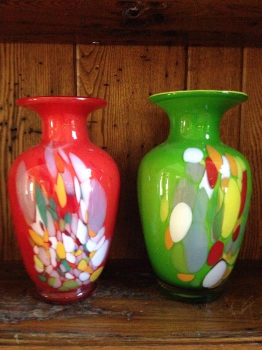 There are several art glass vases & bowls
