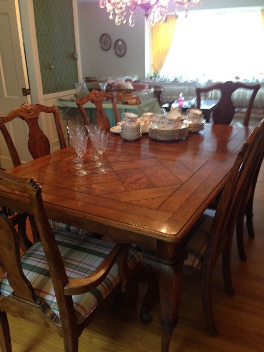 Drexel Dining Room Table w/ 6 Chairs