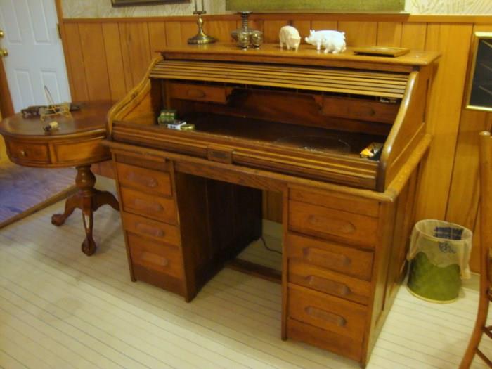 Antique Oak Roll Top Desk, roll needs repair