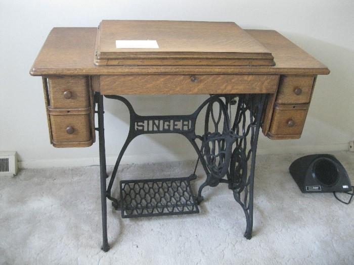 Singer sewing machine with oak cabinet - 
