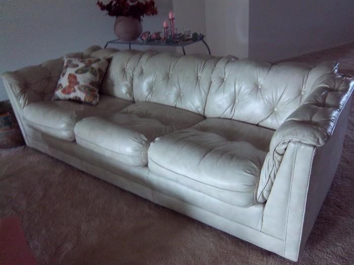 RETRO leather tufted sofa ... EXCELLENT condition! 