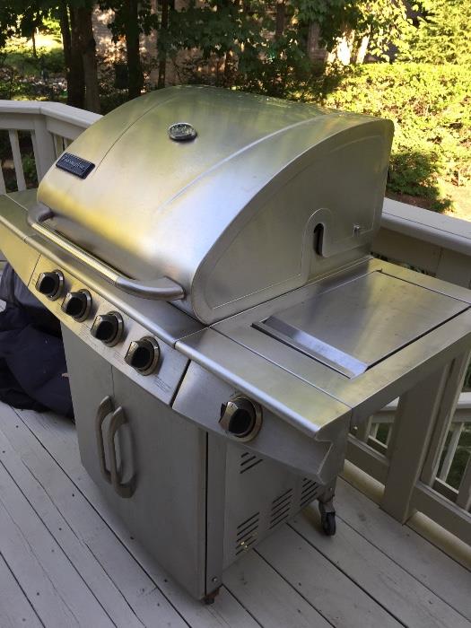 Grill Charmglow with side burner - 2 LP tanks available and cover for grill