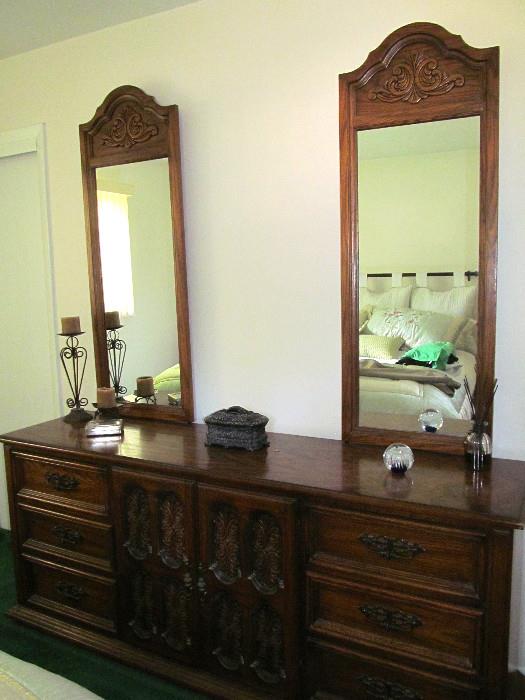 DOUBLE DRESSER WITH 2 MIRRORS