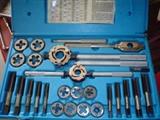 BLUE POINT 25 PIECE METRIC TAP AND DIE SET