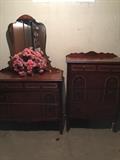Mahogany dresser with mirror and chest of drawers (on casters)