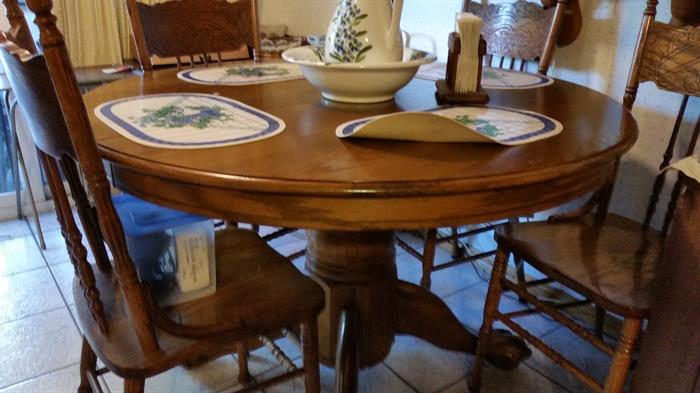 Early American 5pc Dinette