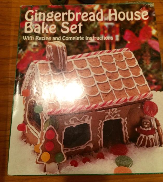 Gingerbread House Set New