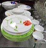 WESTBURY COURT  "LYRICAL BLOOMS"  SERVICE FOR 4  (including chargers)