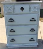 Vintage 4 Drawer Chest of Drawers
~~~~
Color - Rustic / Distressed White
Dimensions - 31 3/4"L x 18"D x 42 1/2"H