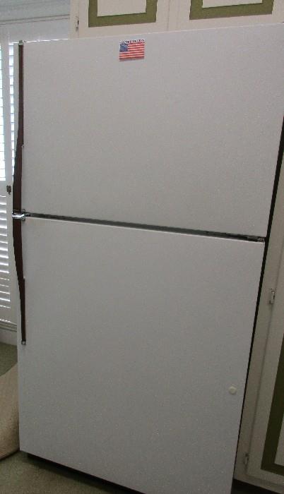 Kenmore refrigerator, works well, runs cold