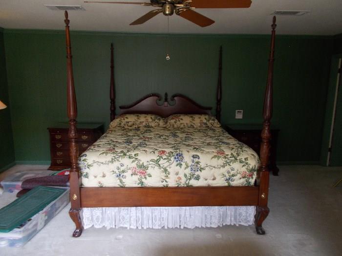 4 Poster King Size Bed - Box Springs/Mattress, Comforter, 2 Pillows, & Shams STONELEIGH Mahogany (1924-1984) - 60th Anniversary Commemorative Collection - Stanley Furniture Company - ABSOLUTELY GORGEOUS!!!!!!!!!!!!!