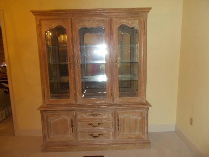 Lighted China/Curio Cabinet - Pennsylvania House Furniture Company - REALLY NICE piece!!!!  This cabinet (in the main house Dining Room) matches the Dining Table & 6 Chairs which is in the Apartment next to the main house) in the photo you will see as you continue to scroll down...