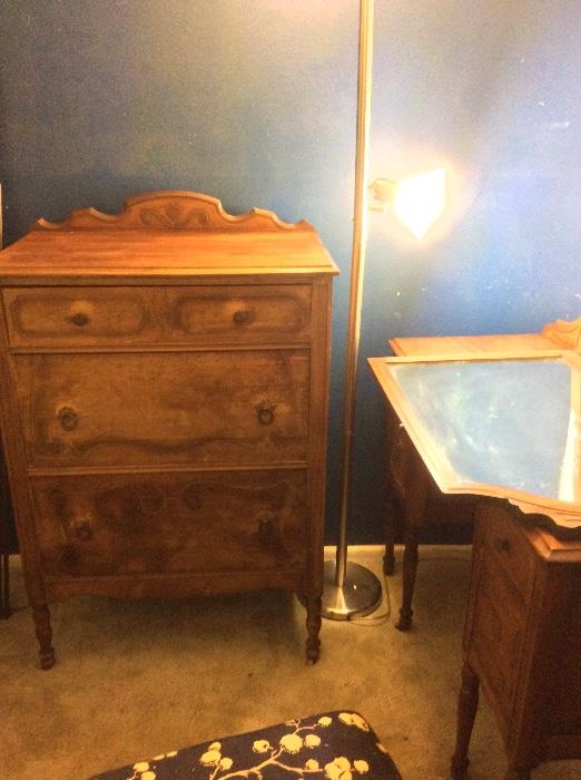 Great looking antique chest, dressing table and mirror and full size head and foot board. I see these snatched up and reappearing in some of today's trendy colors. 