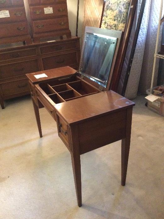 Dressing table with flip up beveled mirror. Would be awesome painted ..