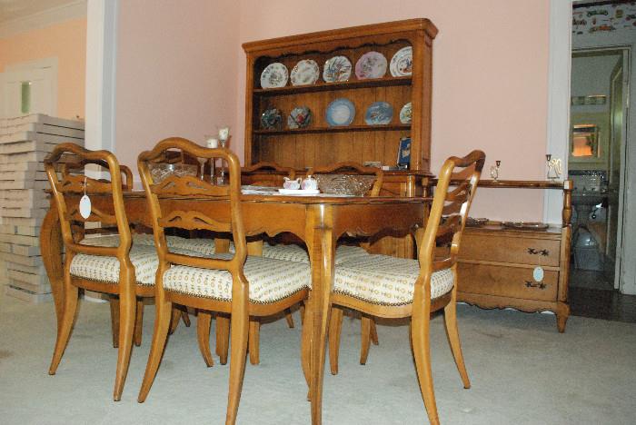 solid wood 3 leaves table w/ 6 chairs- matching hutch /china cabinet -sold as set-