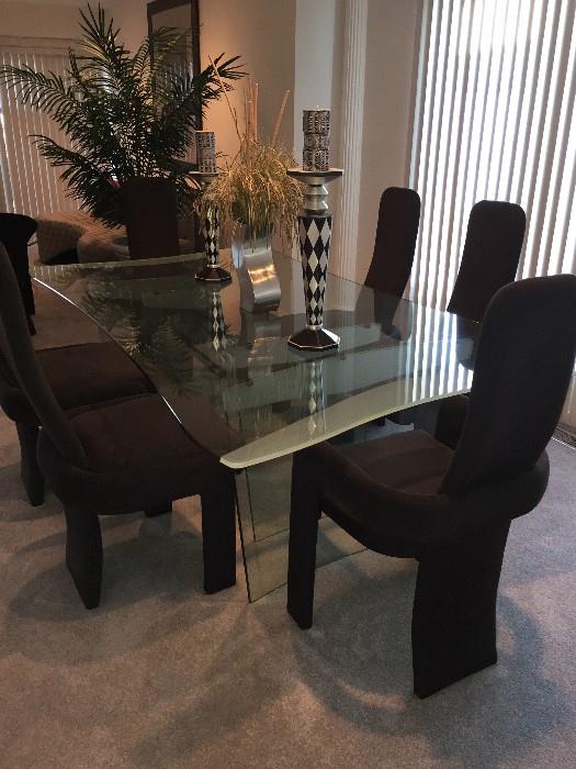 STUNNING MODERN // CONTEMPORARY GLASS TABLE WITH BLACK CHAIRS BY SOLEIL FURNITURE RATAIL $5,200