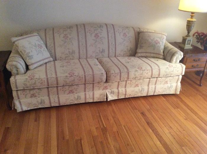 Sofa is like brand new! 