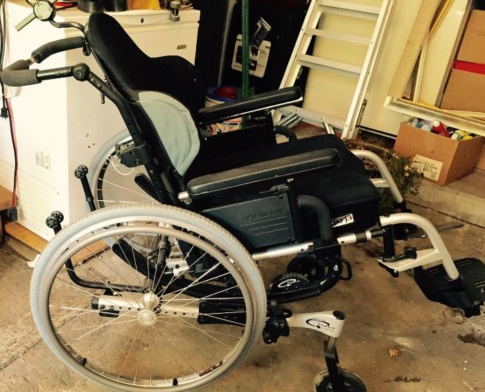Deluxe wheelchair