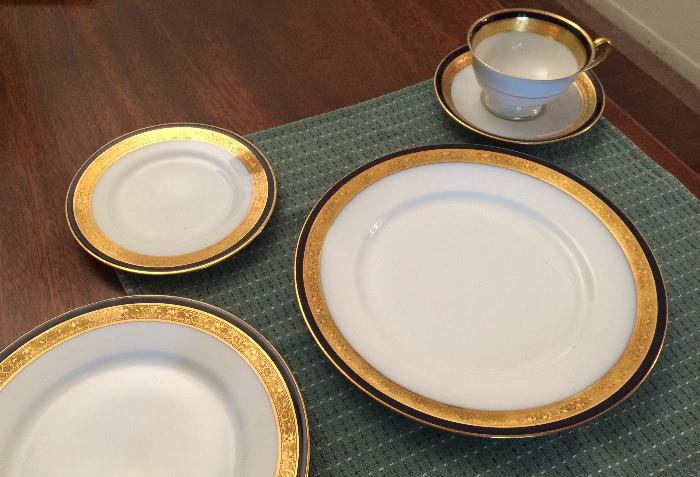 HUTSCHENREUTER Porcelain China Set. From the 1940s Germany.