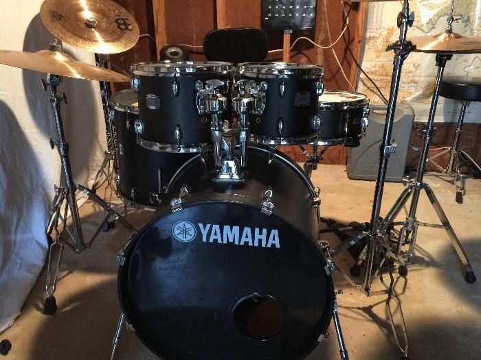 5 Piece YAMAHA Stage Custom Drum Set.  Natural wood finish in Black. ( No plastic overlay). With Meinl MCS Cymbals, 4pcs.  Double Bass drum pedal and throne.