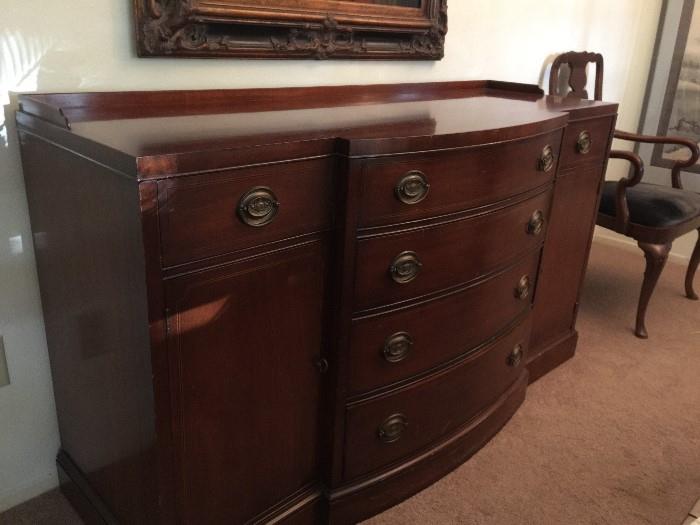 DREXEL  Vintage Mahogany Buffet with 6 drawers and 2 doors. (That is sunlight on the left part of the picture... don't worry ! ) Dimensions: 61" wide x 18.5 deep x 34" high