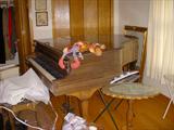 2nd piano available (can't recall name brand)