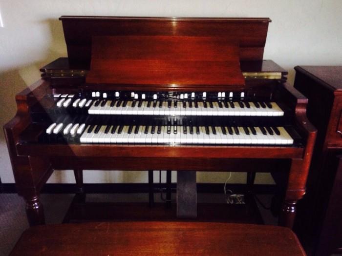 Hammond B-2 organ with tone cabinet