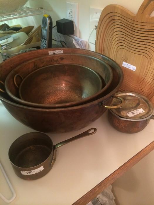 Copper mixing bowls; several coppeer sauce pans