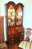 Beautiful Thomasville secretary / lighted curio hutch