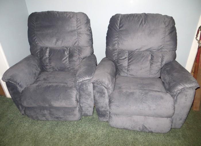 Barely ever used blue recliners in excellent condition. Very comfy!!!