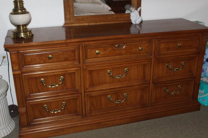 9 drawer Thomasville drawers and mirror.