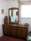 Dresser/mirror