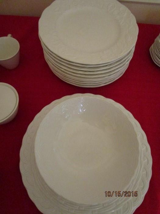 Mikasa Flowerbasket White dishes