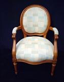 040 French Provincial Medallion Chair