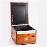 LOT 29 - A Large Mirror Galvanometer
Dimensions: H: 10 W: 14 D: 17 1/2 in.
Est: $80-120

Description A Large Mirror Galvanometer by General Electric, Early 20th Century. Numbered 248.
 

Proceeds to benefit the Case Western Reserve University Dayton Miller Scholarship Fund.