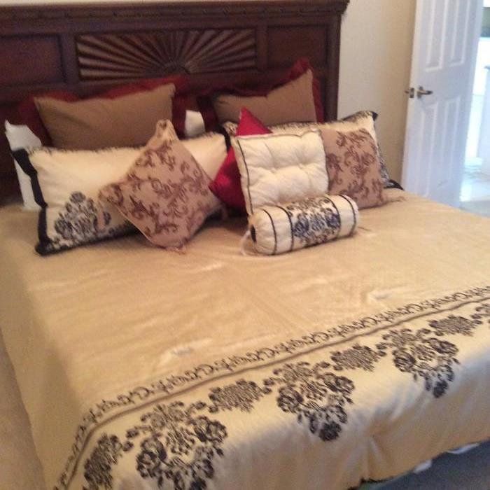 King Size Bed with Gorgeous Linens