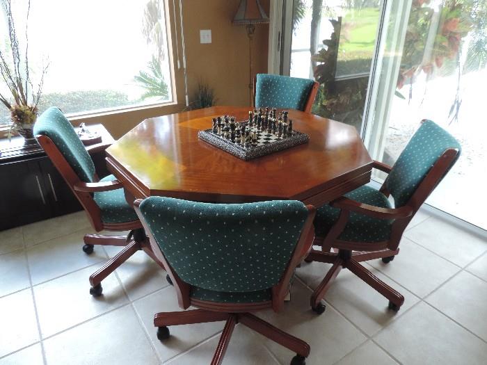 Game Table with 4 Chairs: Rollers
